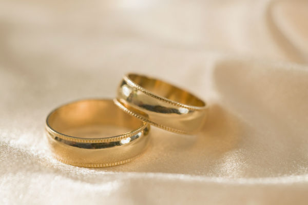 Vintage Appeal: Making New Gold Wedding Rings Look Antique