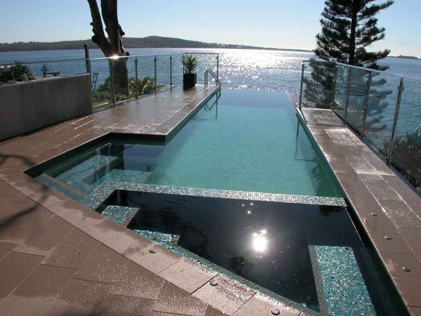 Benefits of Using Swimming Pool Salt Chlorinators